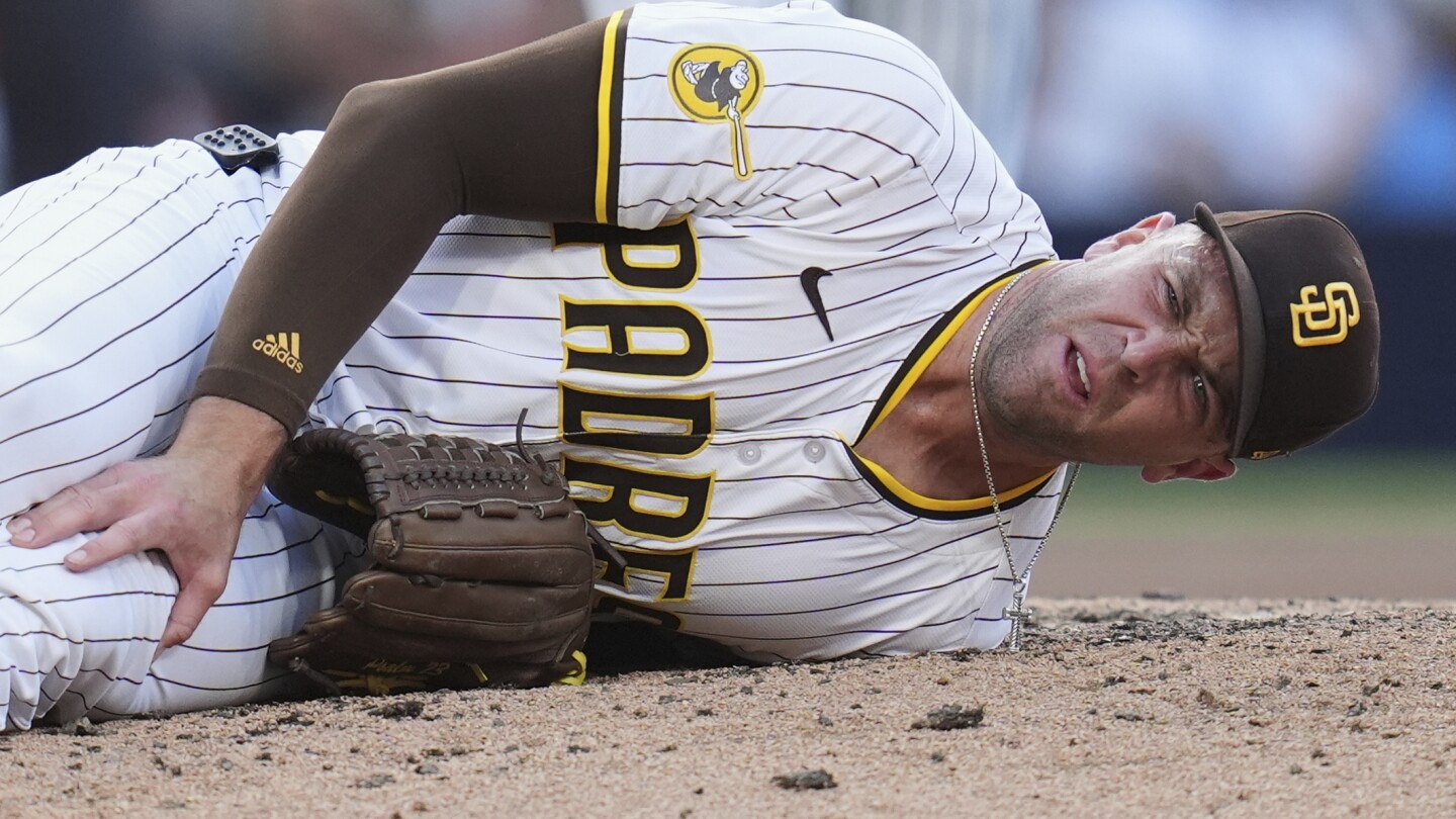Padres reliever Jason Adam carted off field with ruptured quadriceps tendon