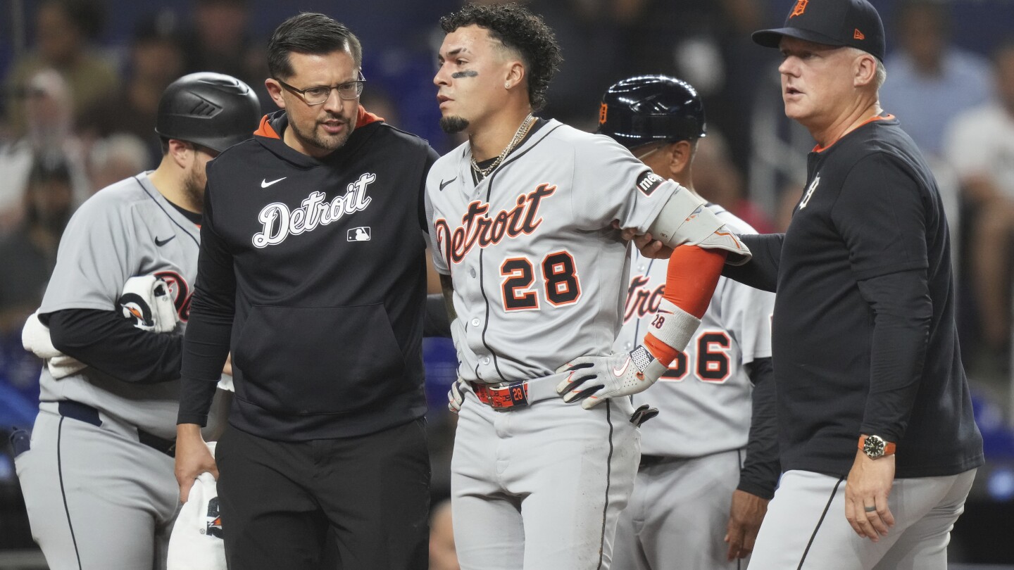 Tigers' Javier Báez leaves game against Marlins after foul tip strikes near his left eye
