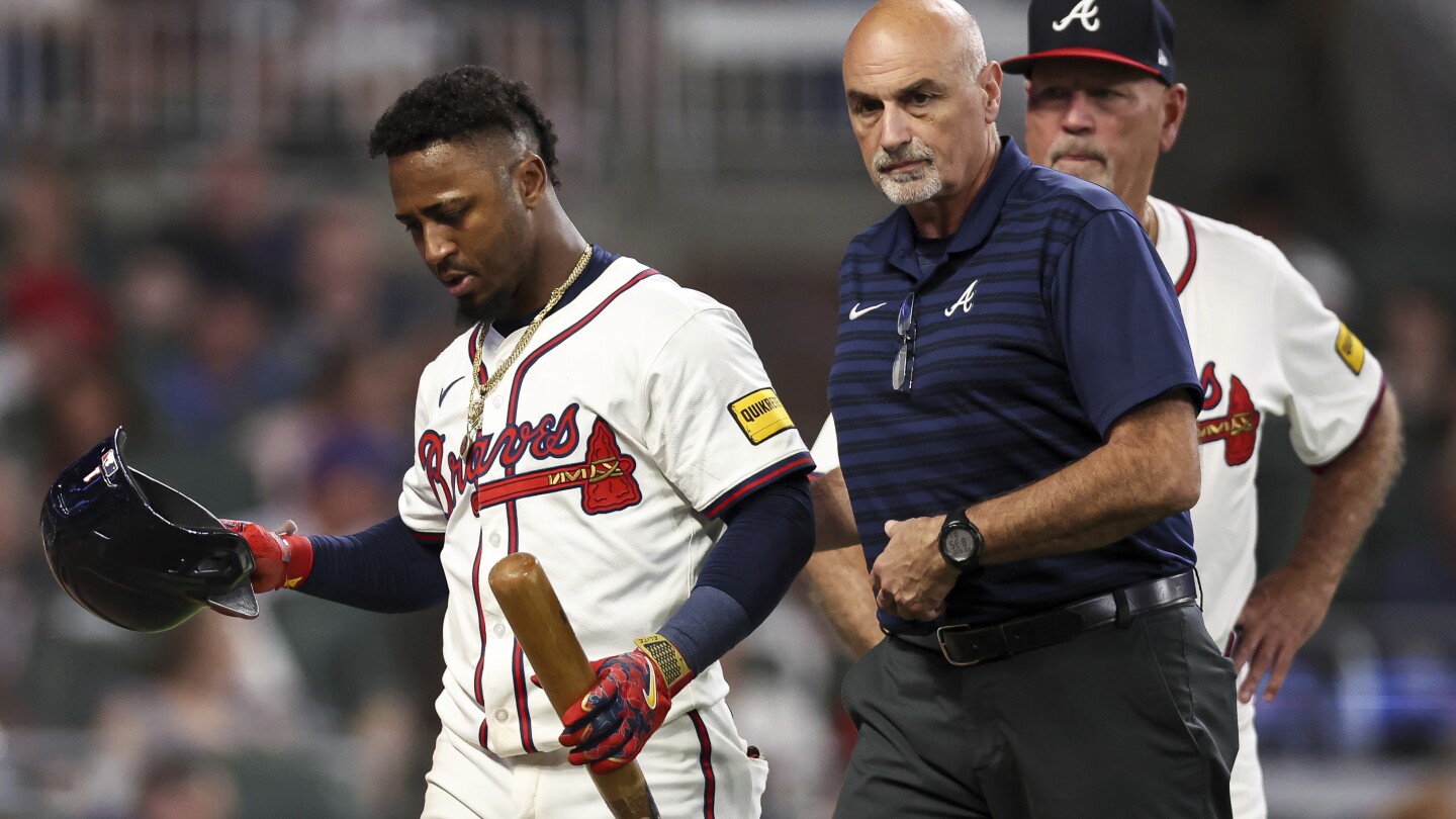 Ozzie Albies exits Braves game with fractured hamate bone injury