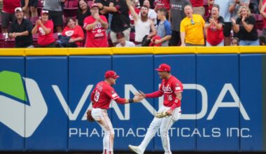 Marté robs Reynolds of tying homer in 9th, Reds beat Pirates, stay 1 game behind Mets for wild card