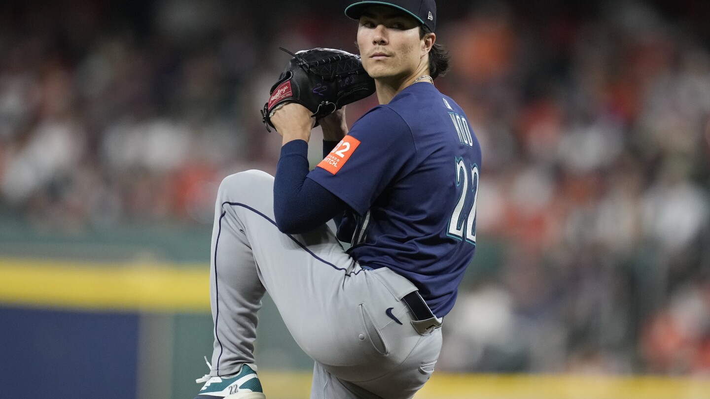 Mariners' Bryan Woo day-to-day with minor pectoral inflammation