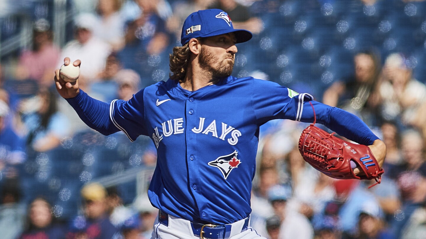 Gausman tosses 2-hitter for 4th career complete game as Blue Jays blank Astros 6-0