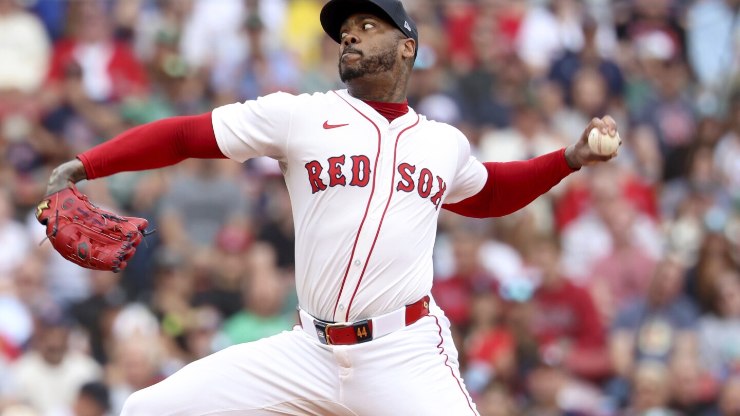 Red Sox and closer Aroldis Chapman agree to $13.3 million contract for 2026 with a 2027 option