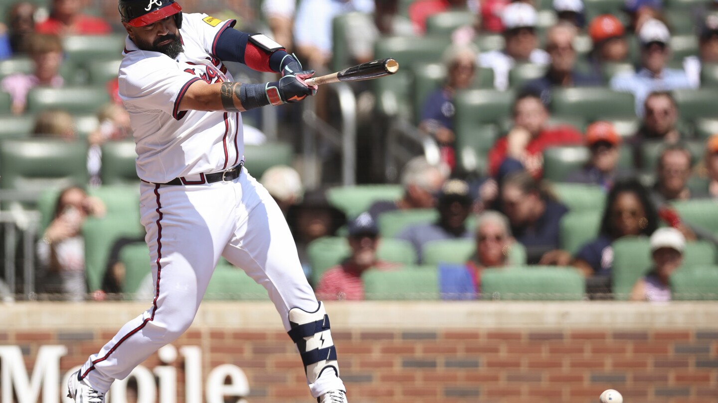 Sandy León homers in 1st start since 2023 as Braves beat Astros 8-3