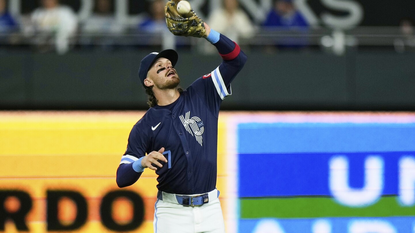 Bobby Witt Jr. leaves game with low back spasms