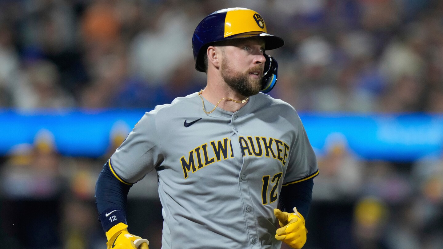 Brewers' Hoskins reinstated, says he's ready to accept limited role