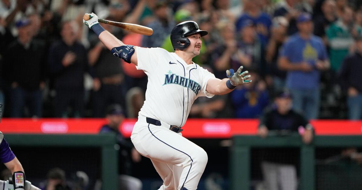 All about Cal Raleigh's 60th home run — and a fan's act of kindness