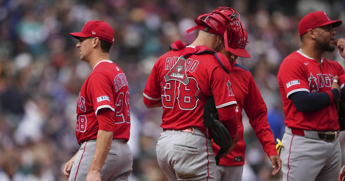 Angels are swept by Mariners, will not finish with winning record
