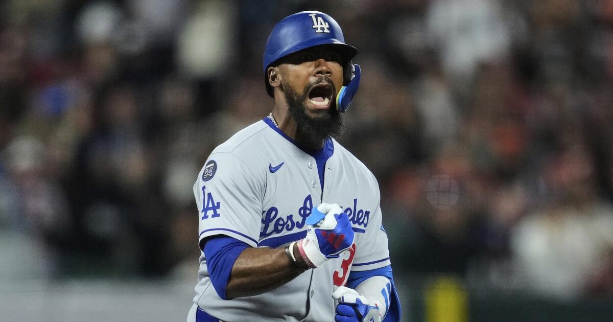 Dodgers rediscover their offense in victory over rival Giants