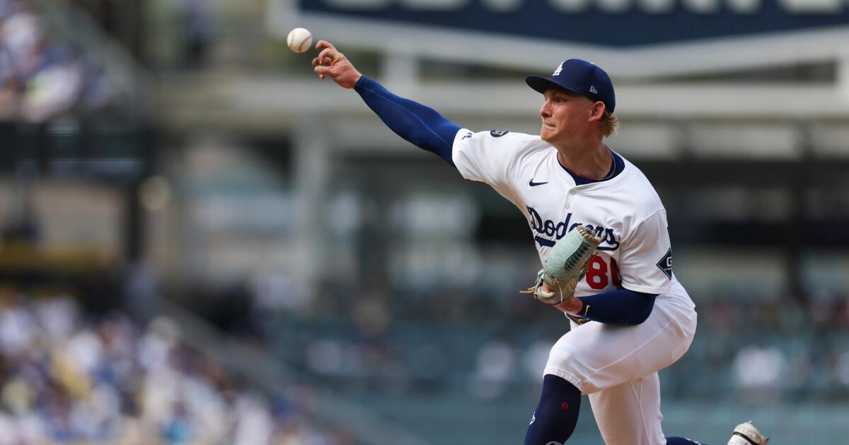 Dodgers fall Giants in their regular-season home finale