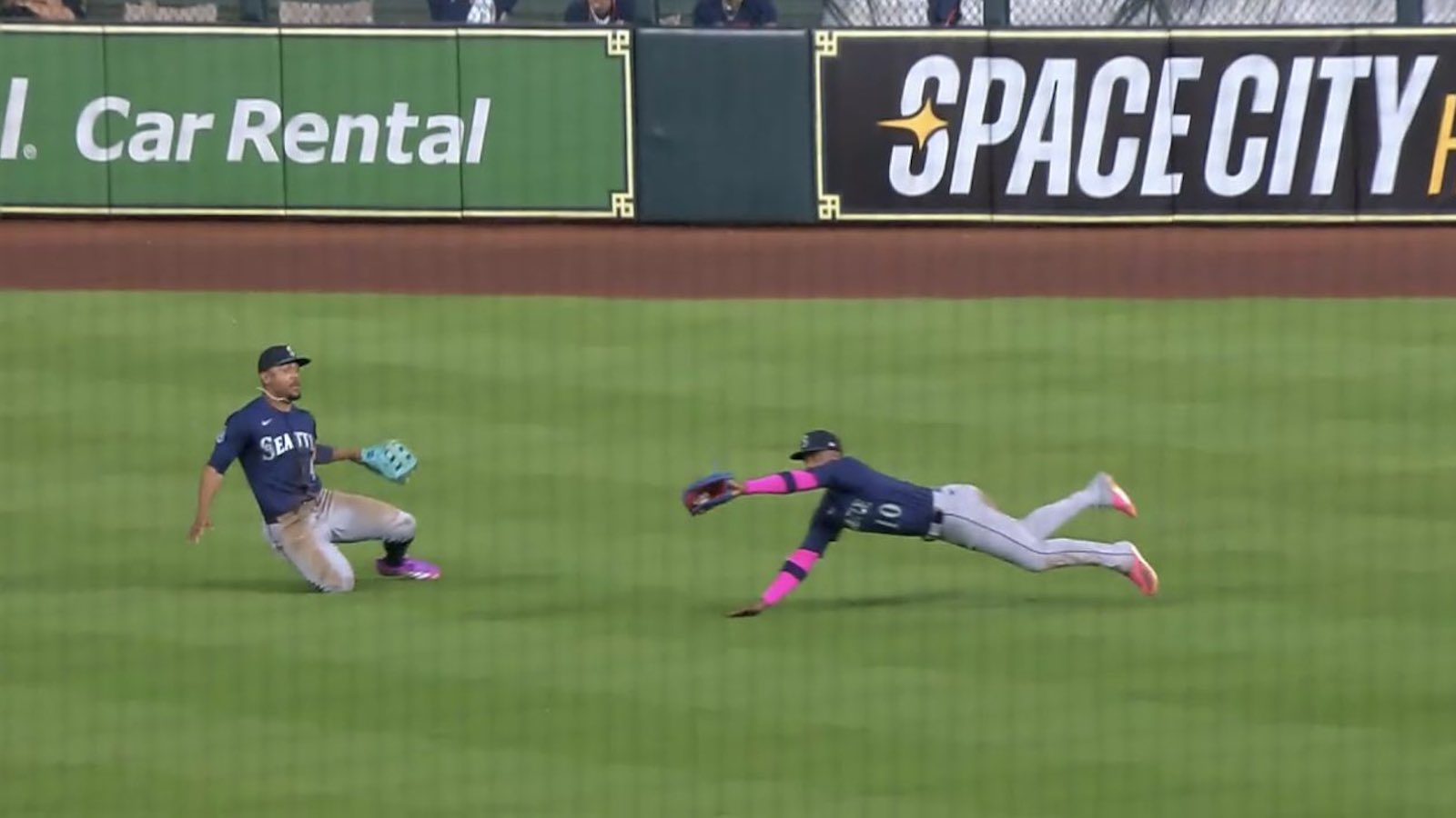 Mariners beat Astros on game-ending Catch of the Year candidate