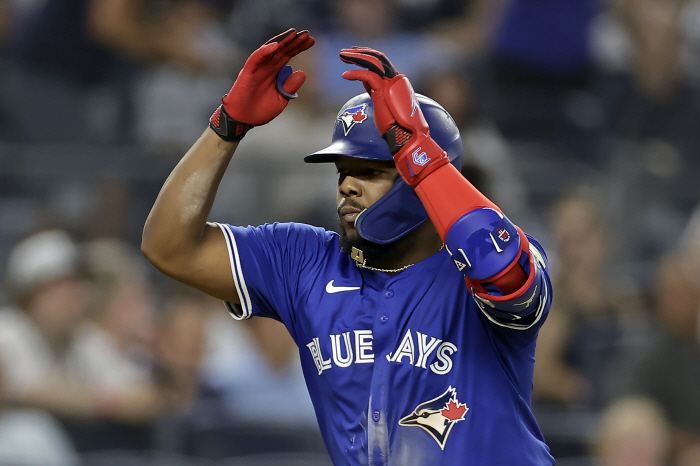 What does 'eat and run' mean? From the first year of ML's top three contracts, Pulpul, Superstar Authenticity and Integrity