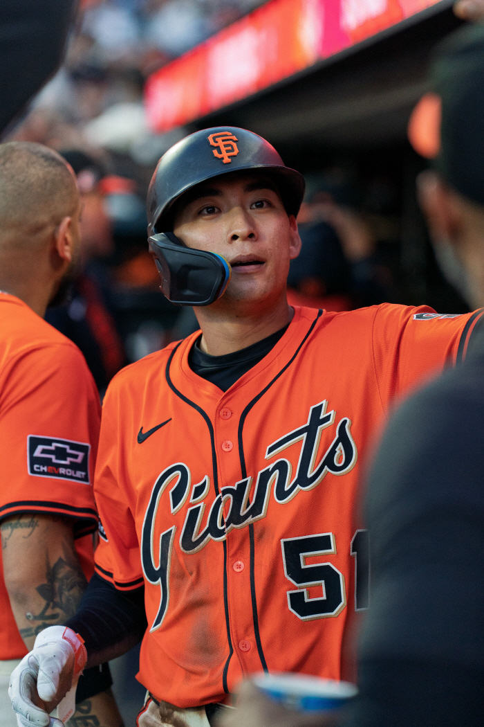 Why did you take out Lee Junghoo?  Fans are so angry...You're going to get hit hard by 40 percent? Missed a chance to enter WC