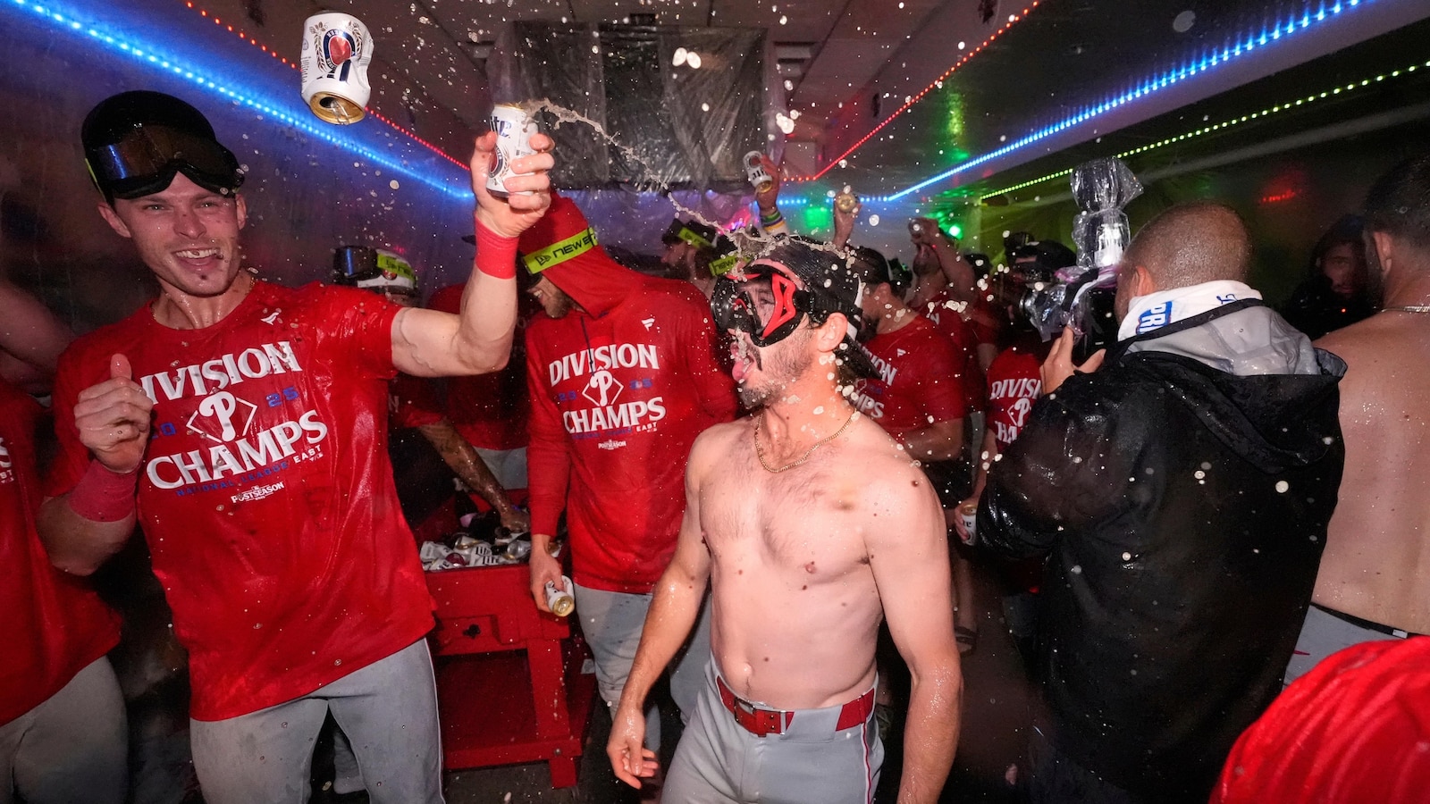 Phillies clinch 2nd straight NL East title with 6-5 win over Dodgers in 10 innings