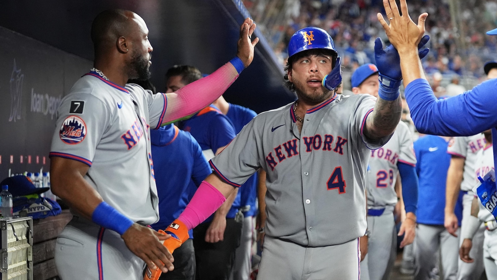 Reds and Mets chasing final National League playoff spot on last day of regular season