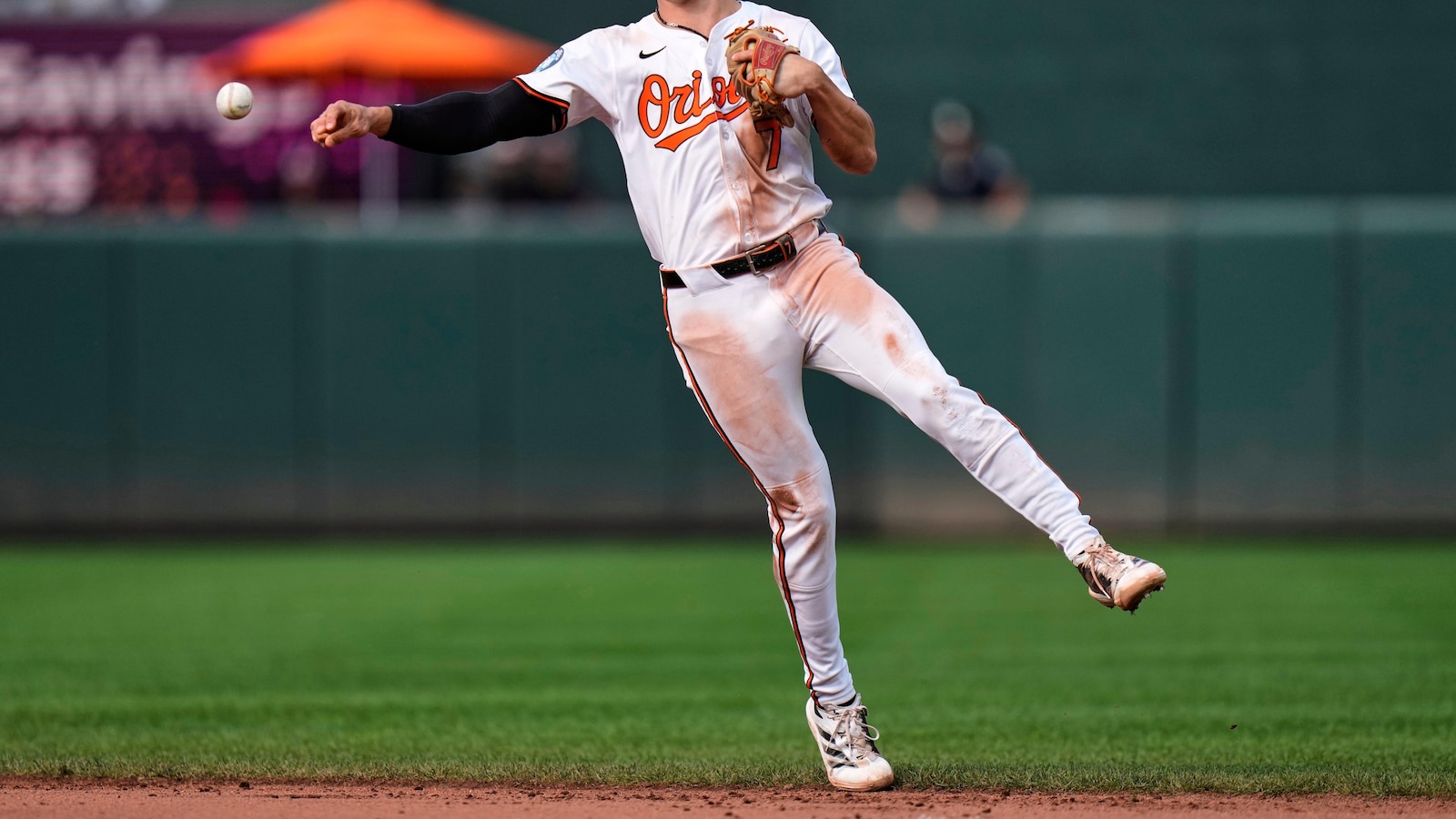 Dylan Beavers drives in go-ahead run for second straight day, Orioles beat Pirates 3-2
