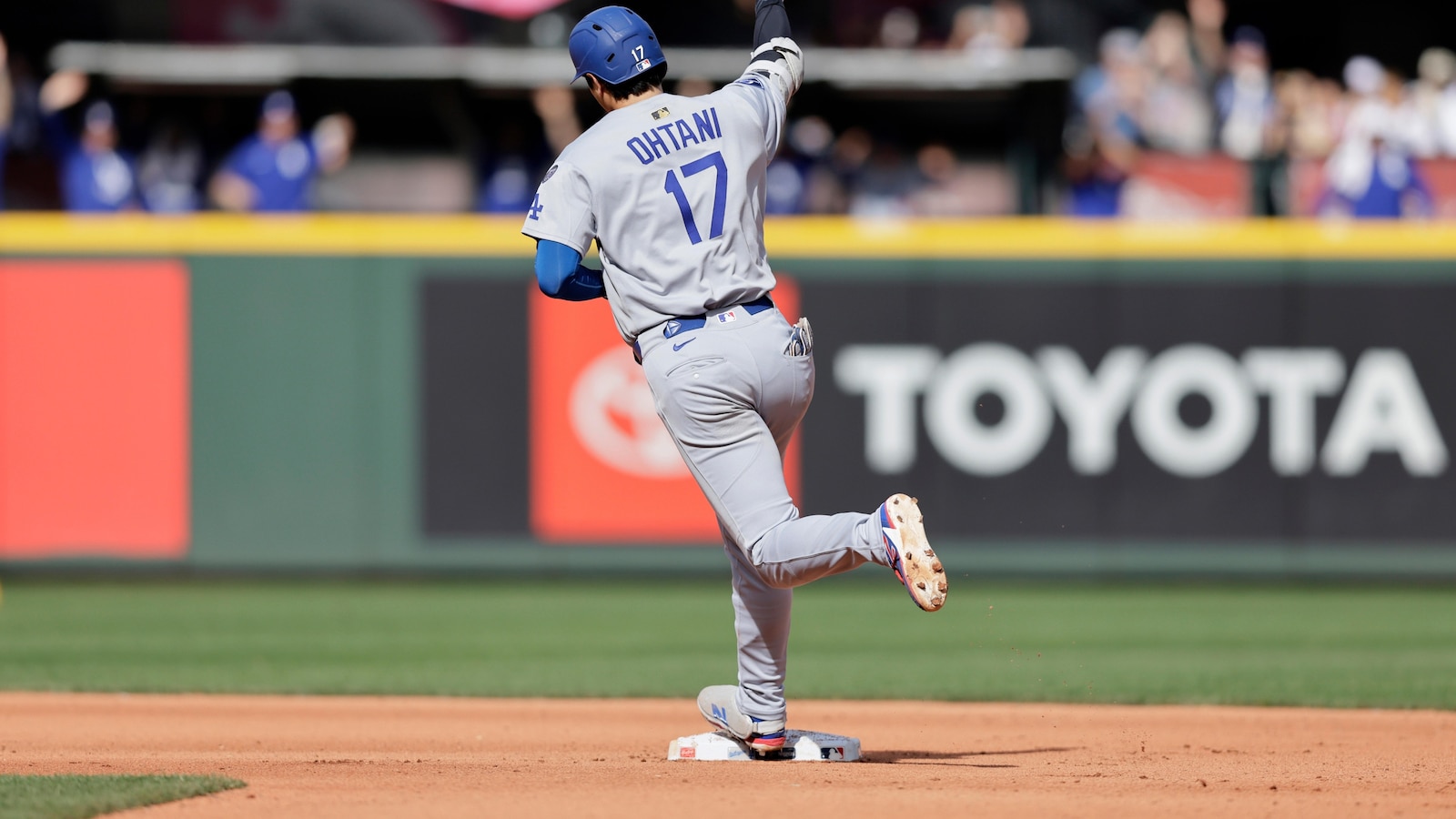 Shohei Ohtani hits his career-high 55th homer of the season to break his own Dodgers record