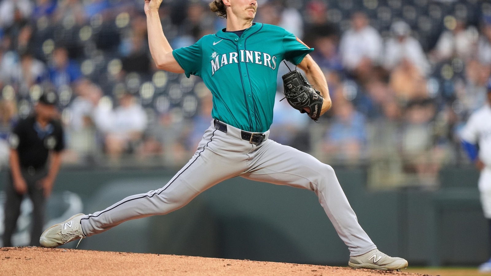 Royals score four in the eighth to snap Seattle's 10-game winning streak