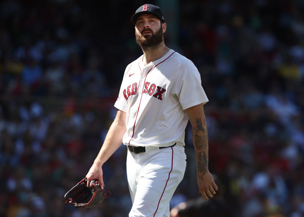 Red Sox don't expect Lucas Giolito to pitch again in 2025