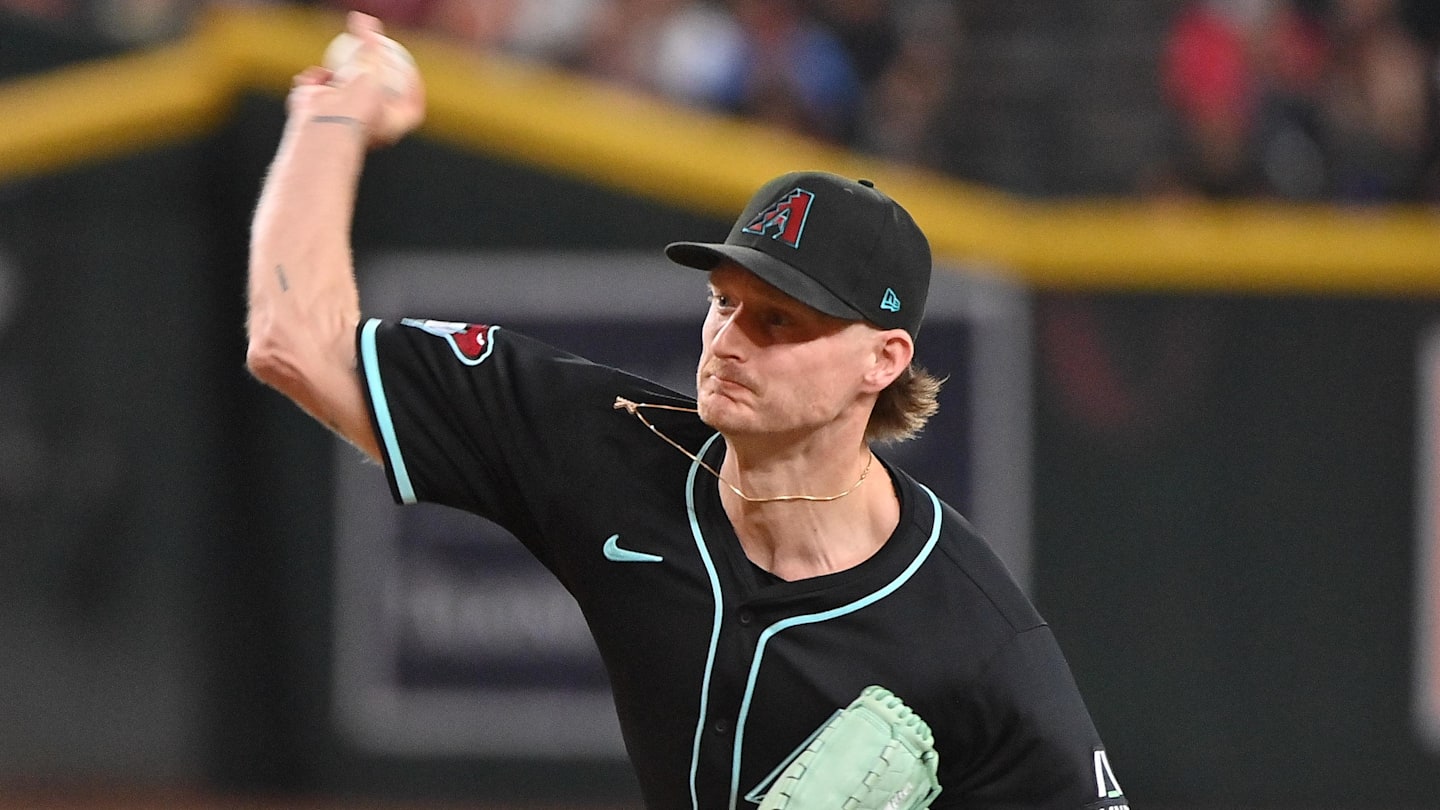 Former D-backs Closer Has Elbow Surgery
