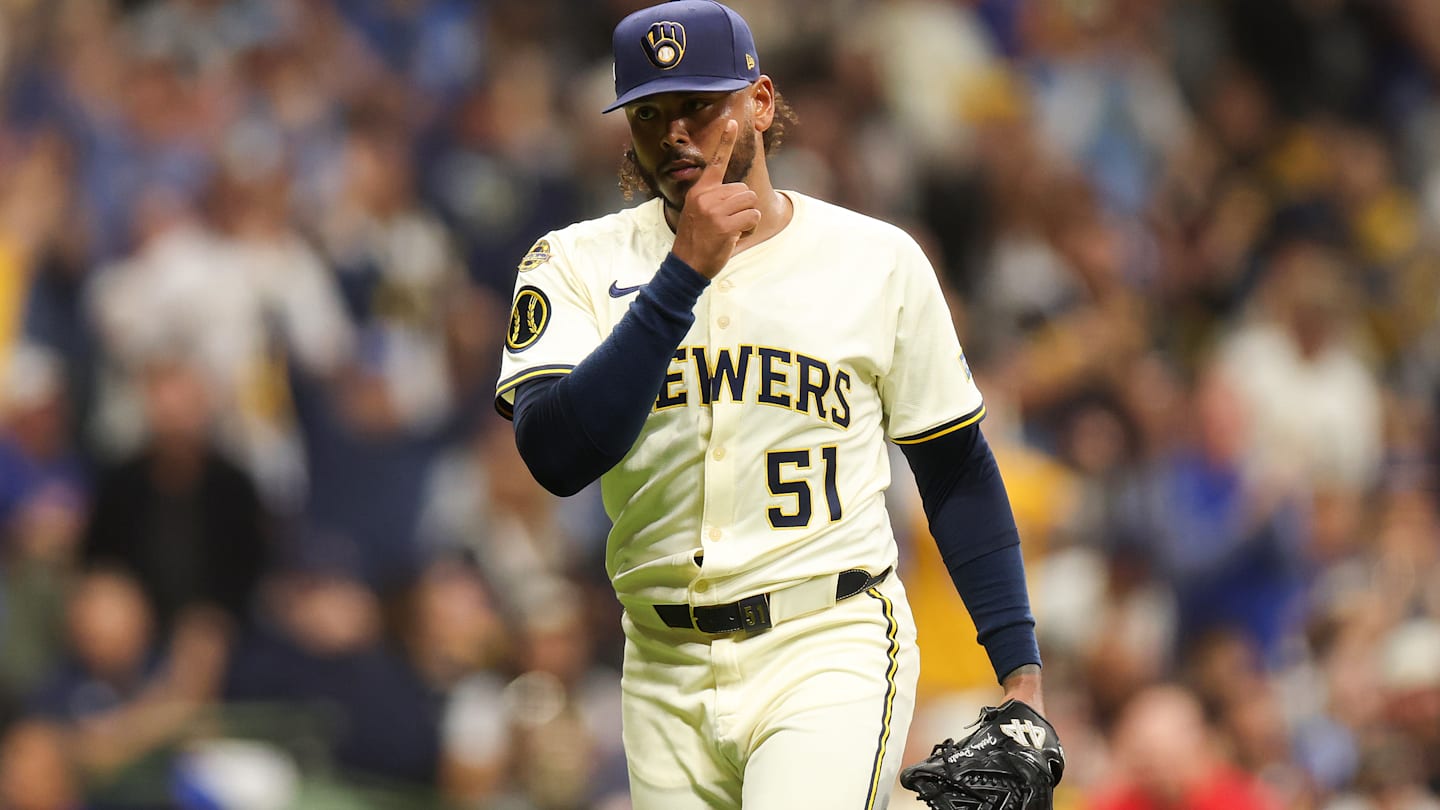 National League Championship Series - Los Angeles Dodgers v Milwaukee Brewers - Game Two