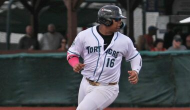 Daytona Tortuga’s Alfredo Duno (16) steals second base