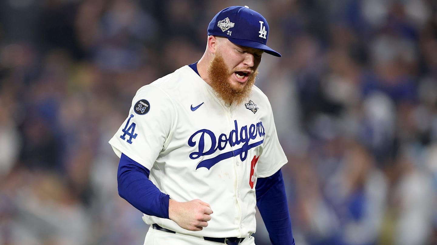 World Series - Toronto Blue Jays v Los Angeles Dodgers - Game Three