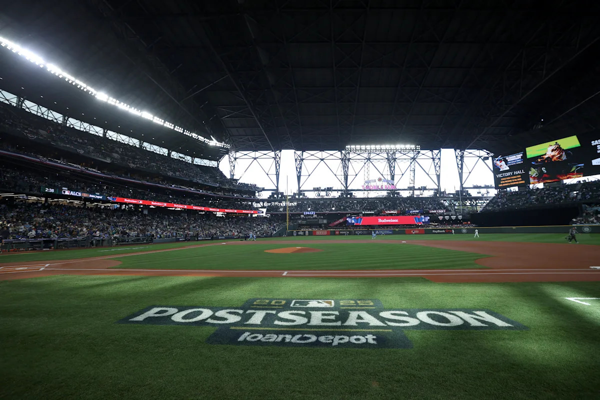 Blue Jays vs. Mariners lineups, news, live updates for ALCS Game 5 with series tied 2-2
