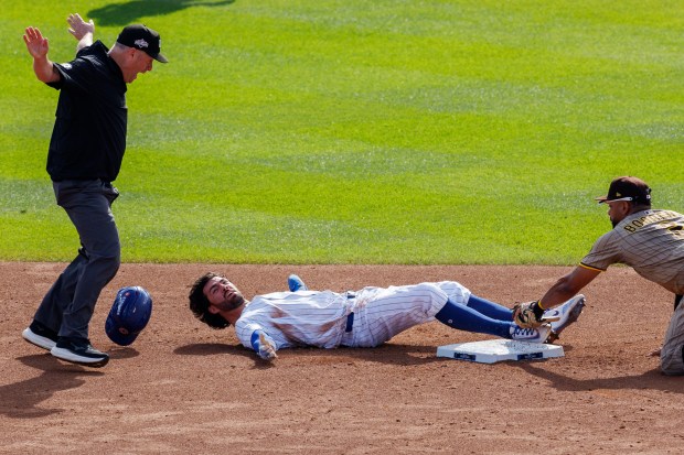 Chicago Cubs shortstop Dansby Swanson (7) dives safely to second...