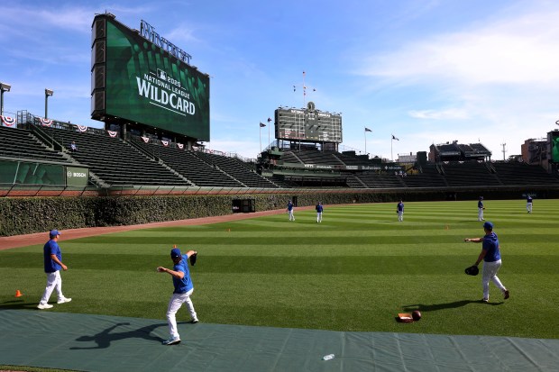 Cubs warm up for Game 2 of the NL wild-card...