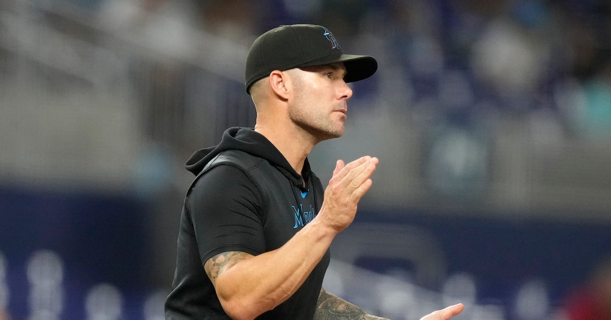 Texas Rangers hire Skip Schumaker as new manager