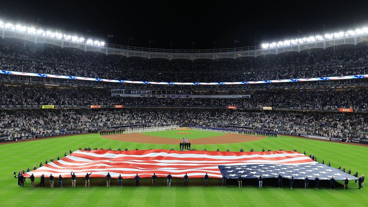 Fans boo Canadian anthem ahead of Yankees- BlueJays ALDS Game 3