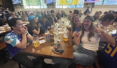 Mariners fans cut workday short to watch Game 3 of ALDS