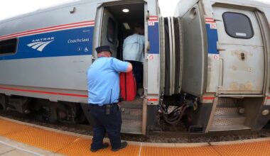 'Brewers Express:' Milwaukee-to-Chicago Amtrak rolls out for Game 3