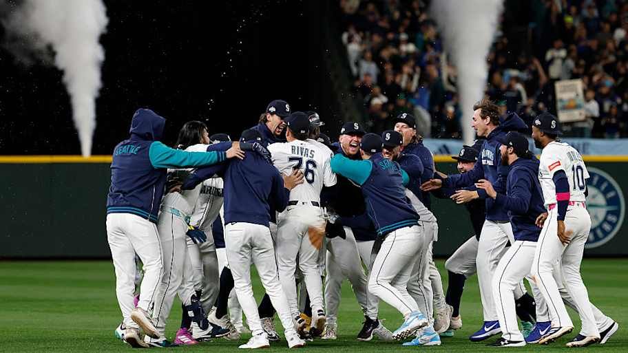 Sports Illustrated - Mariners Bridge Generational…