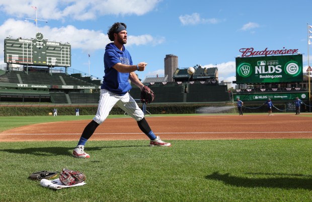 Cubs shortstop Dansby Swanson warms up before the NLDS Game...