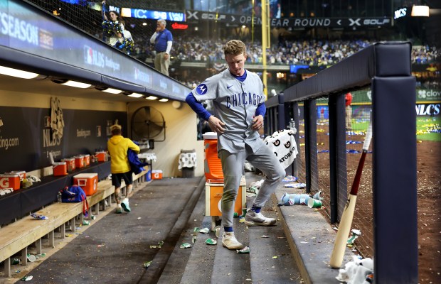 Chicago Cubs center fielder Pete Crow-Armstrong (4) stands in the...
