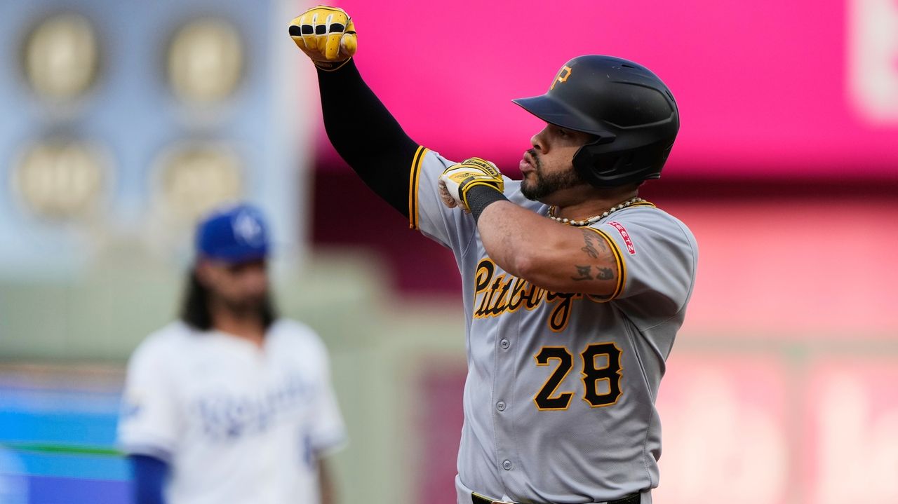 Pirates stop 30-inning scoreless streak with Tommy Pham's 2-run homer vs. Royals