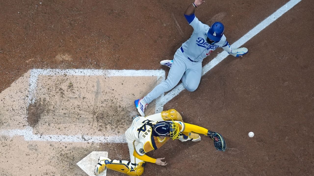 Brewers turn potential grand slam by Dodgers slugger Max Muncy into wild double play in NLCS