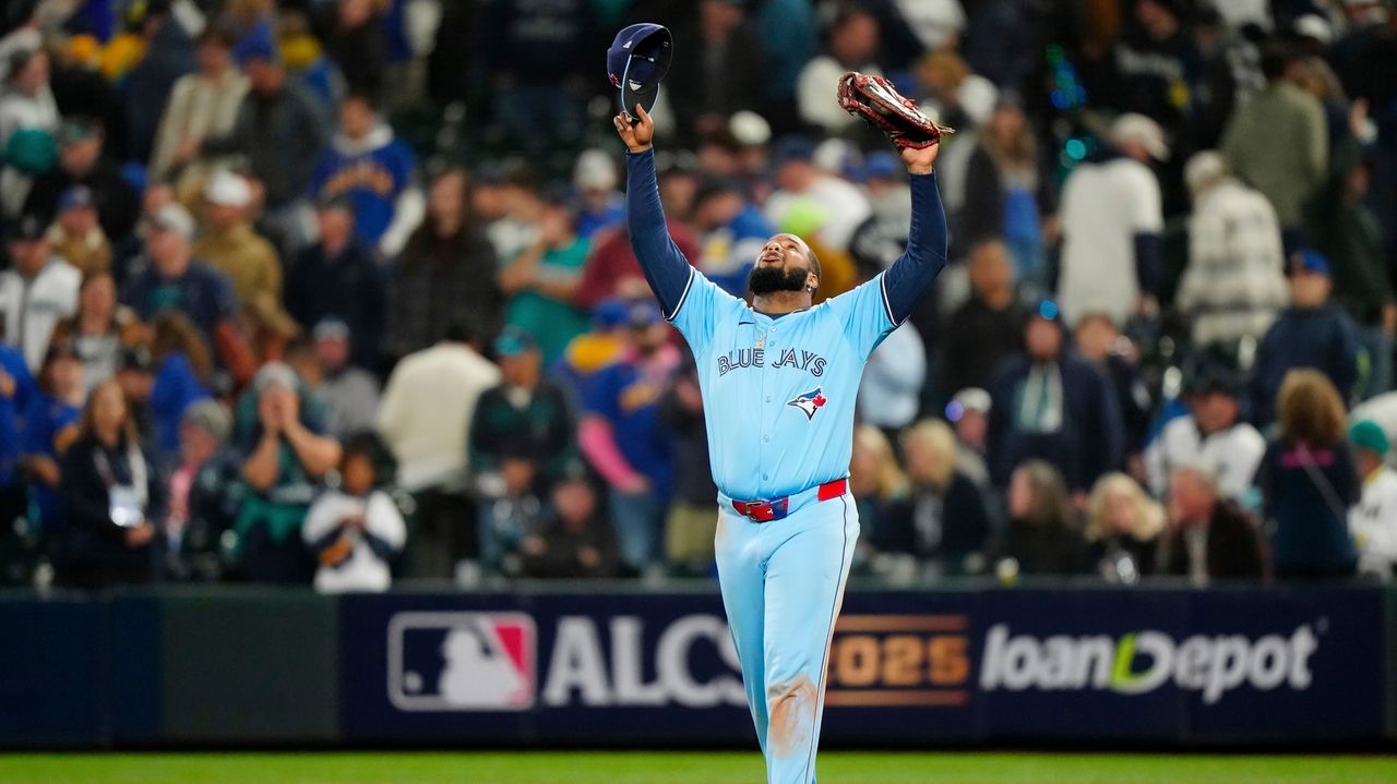 Guerrero, Springer sparks Blue Jays, who hit 5 HRs and cut Mariners' ALCS lead to 2-1 with 13-4 rout