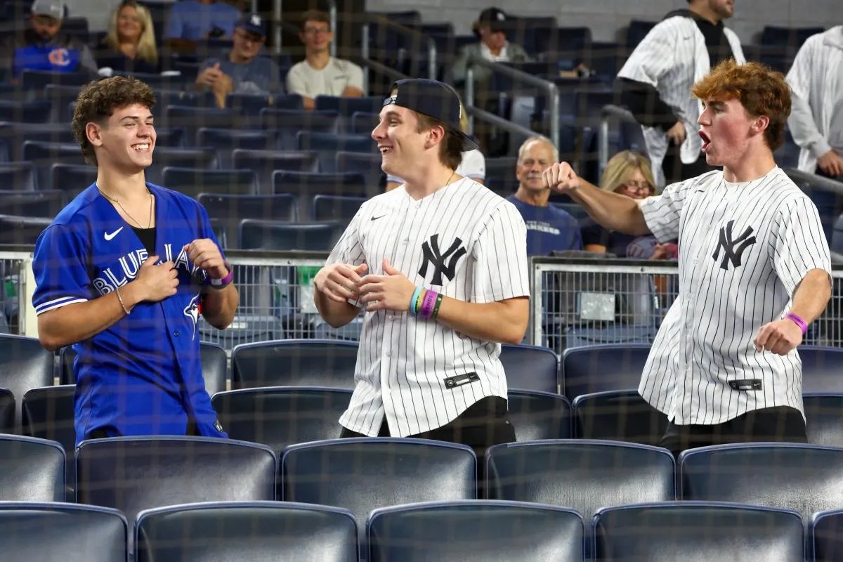 Yankees fans react to Blue Jays tying up the ALCS vs Mariners