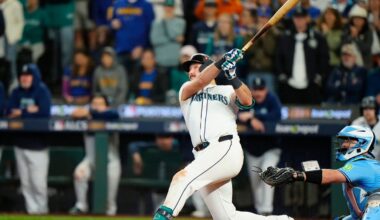 Raleigh's 64th homer of the year sparks Mariners' 8th-inning rally against Blue Jays