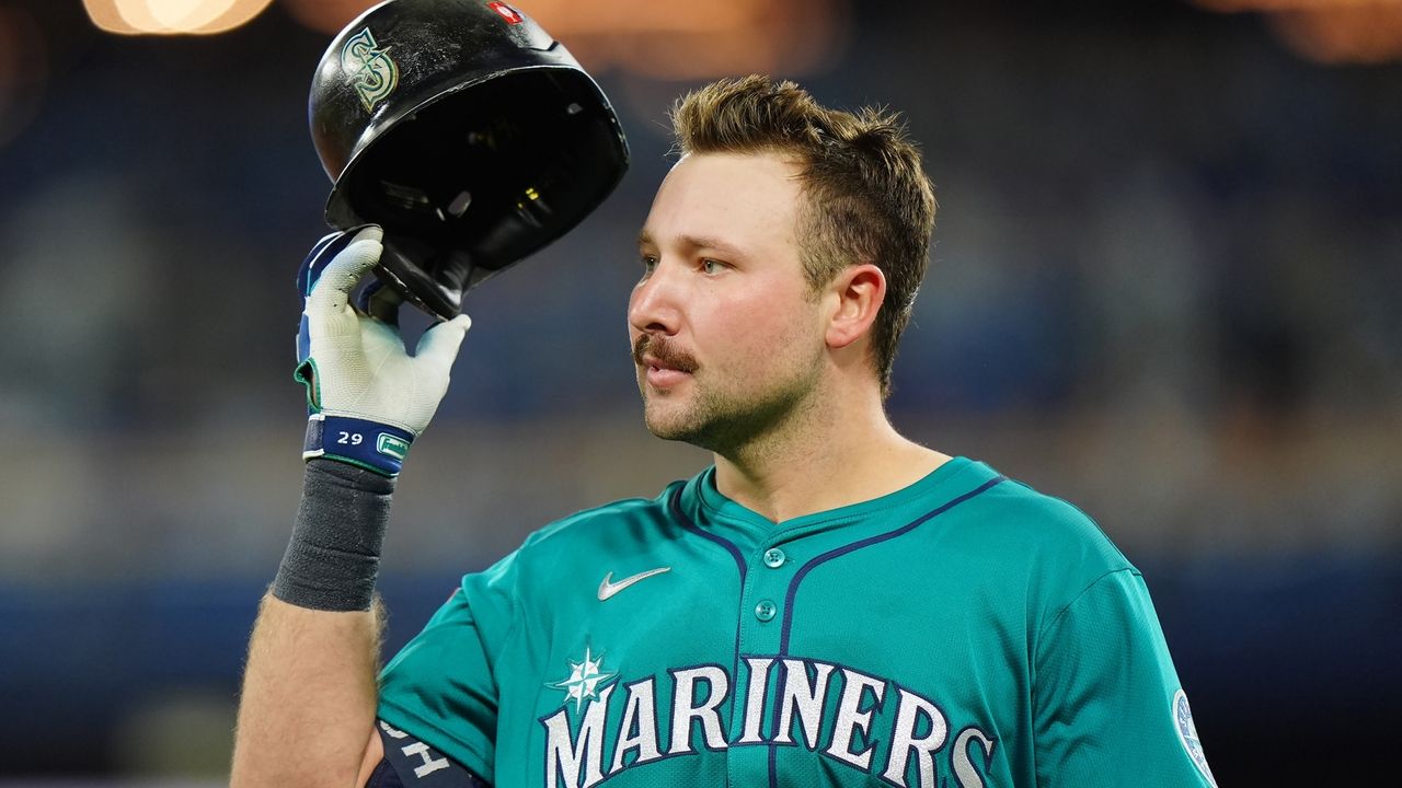 Double plays and errors send Mariners to first Game 7 still seeking their World Series debut