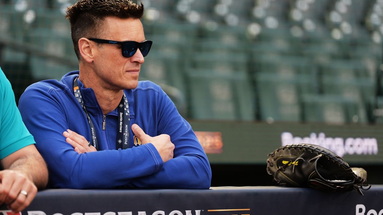 After disappointing finish to banner season, ample roster decisions await hungry Mariners