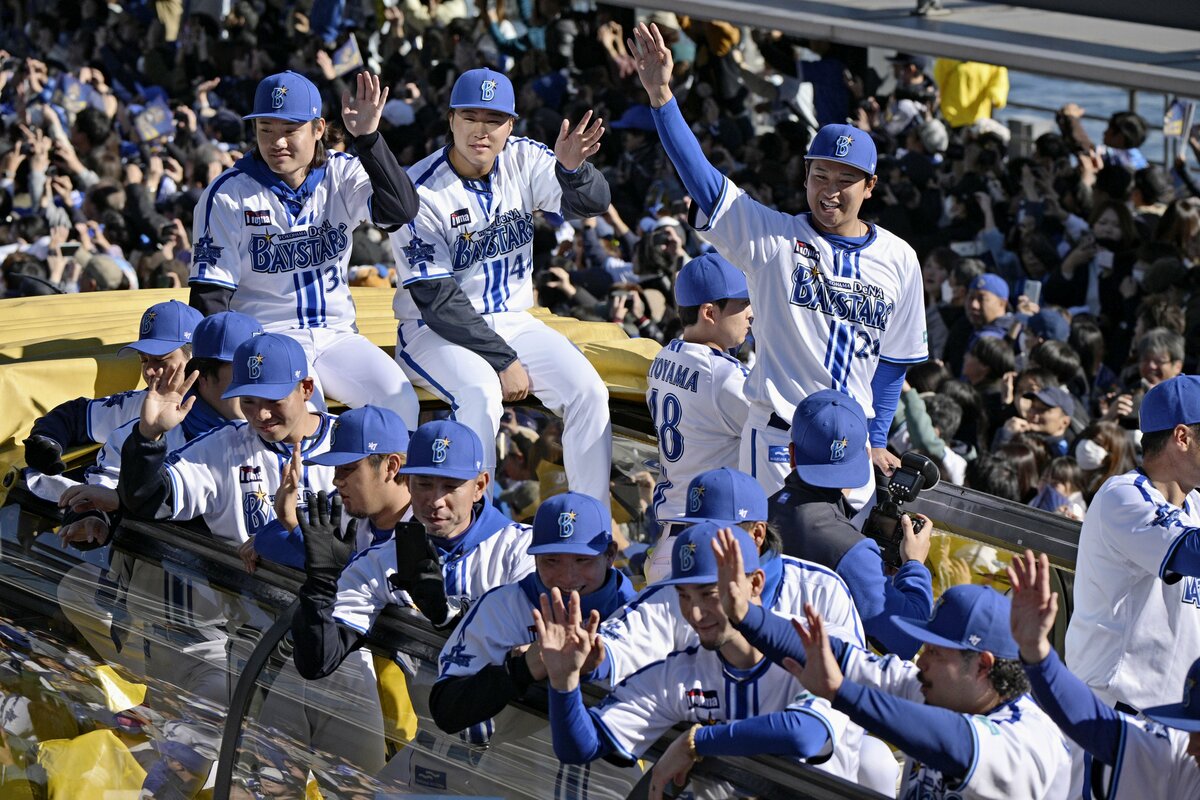 BayStars celebrate Japan Series win with parade in Yokohama