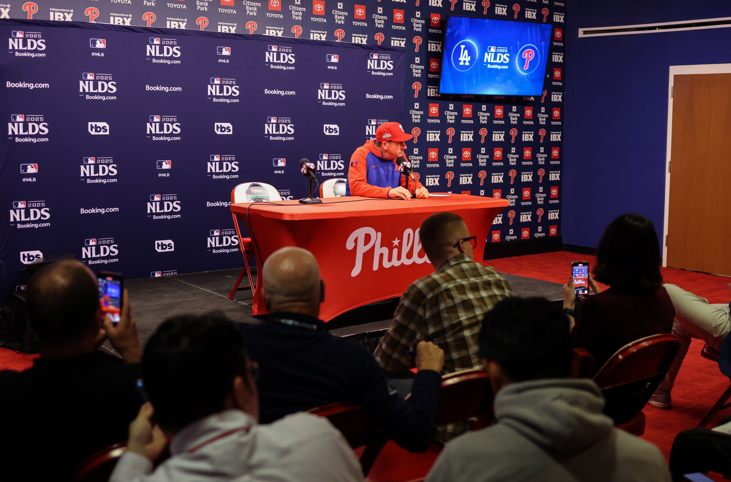 Report: Rob Thomson to manage the Phillies in 2026