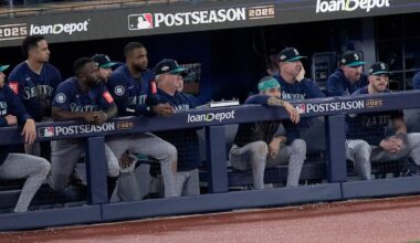 Eight outs from AL pennant, Mariners waste lead and remain only team without a World Series trip