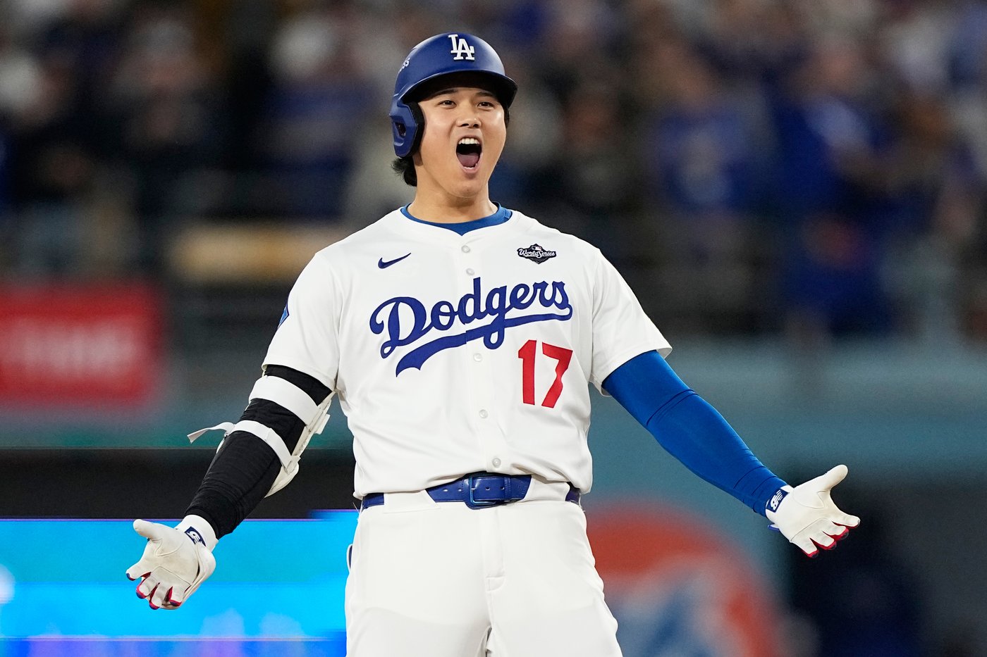 Another big Sho: Ohtani hits 2 homers, ties record with 4 extra-base hits in World Series Game 3