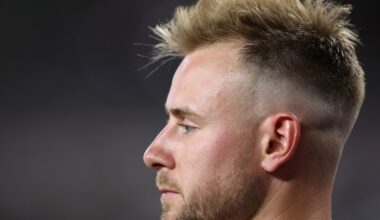 Will the Braves have another team meeting in Arizona?