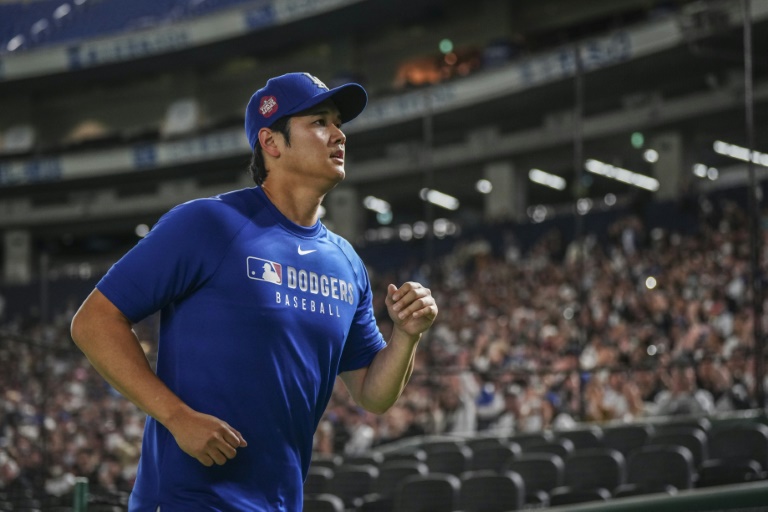 RTL Today - Los Angeles Dodgers: Thousands pay to catch glimpse of Ohtani practise in Tokyo